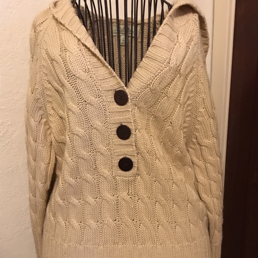 🔴 SOLD Cabelas knitted hooded sweater.